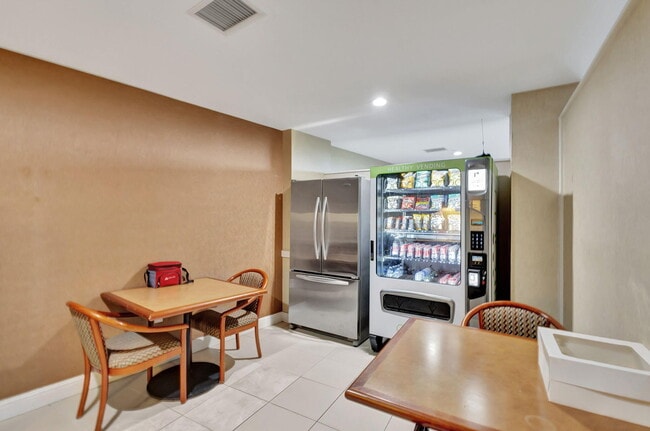 Building Photo - 3000 N Ocean Dr