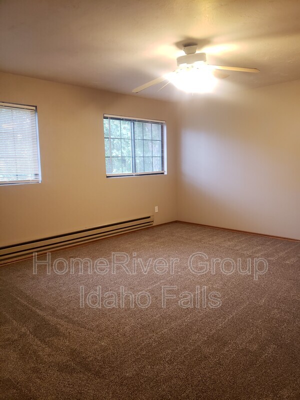 Building Photo - 1545 Bluebird Ln