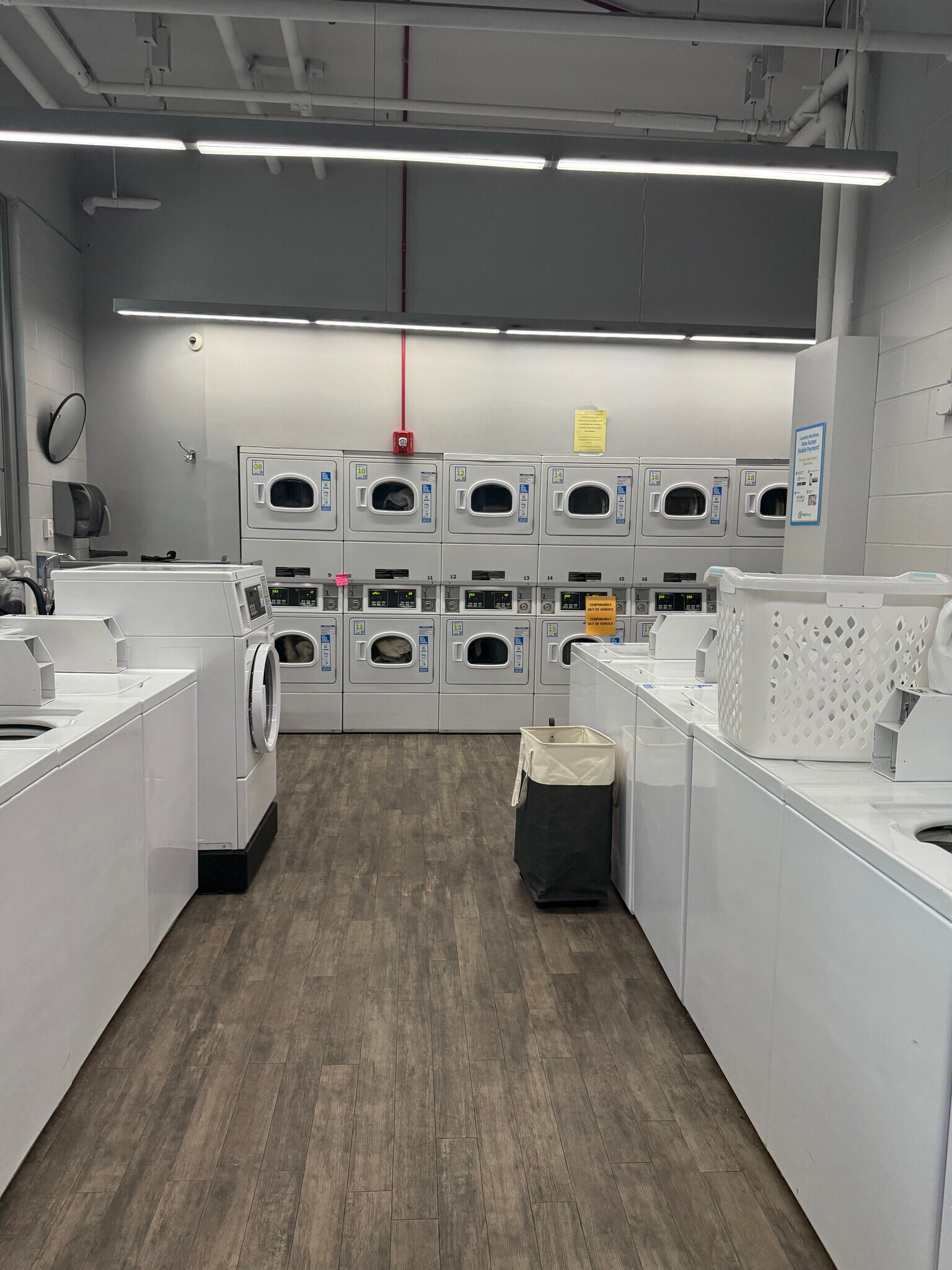 Laundry - 1255 N Sandburg Ter