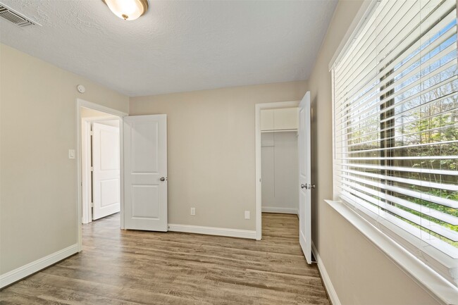 Building Photo - 119 Wood Hollow Dr