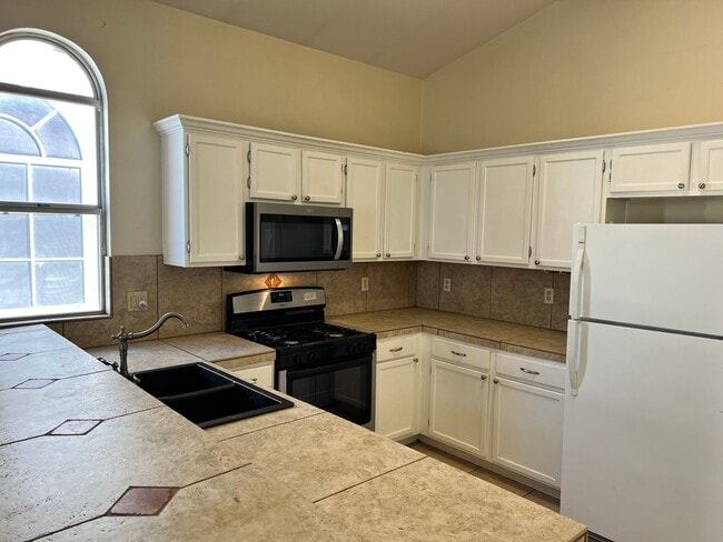 Building Photo - Desert Creek gem