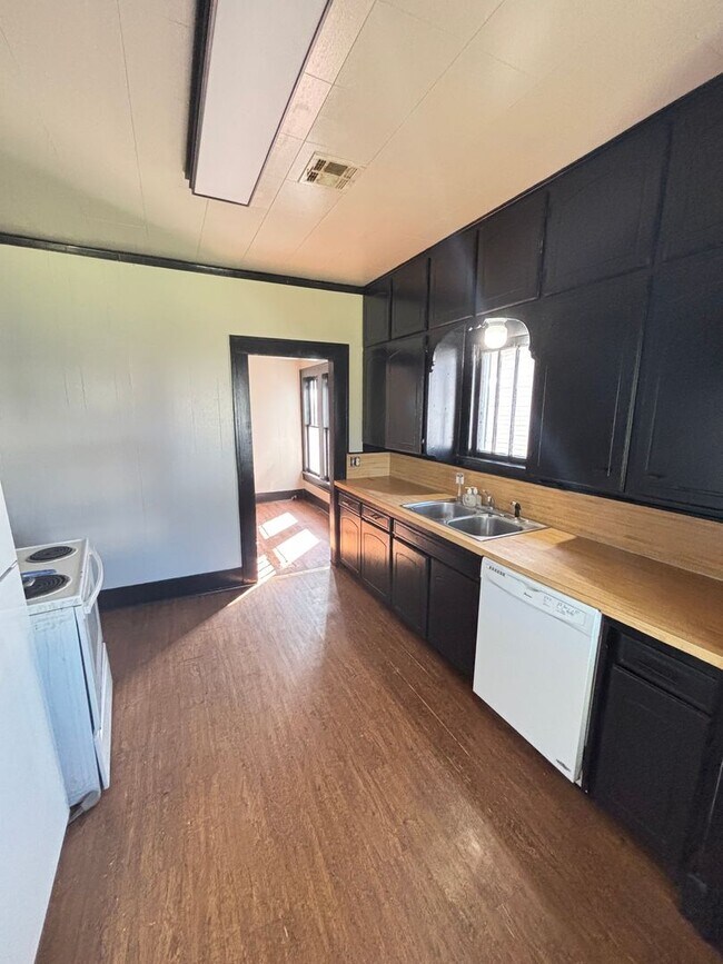 Building Photo - Rental in SW Ardmore $1250/month
