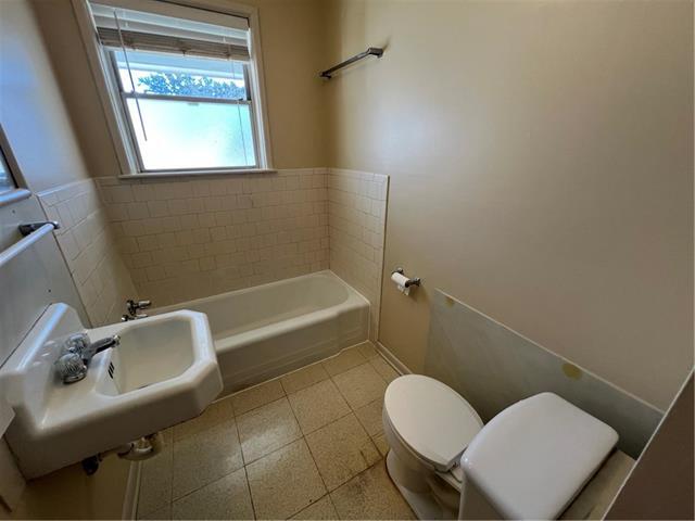 Building Photo - 638 Ave F