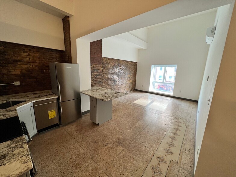 Building Photo - 480 S Salina St