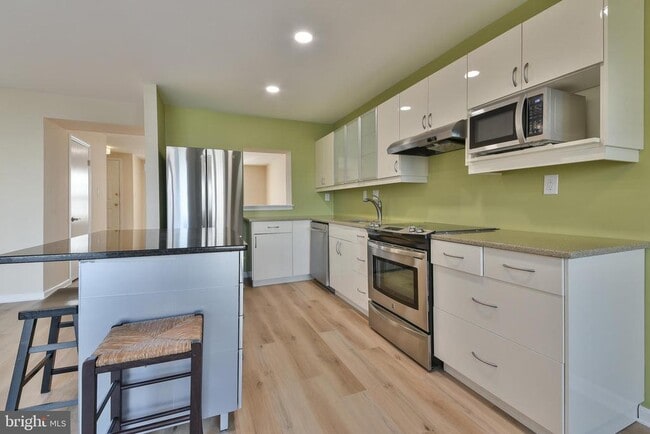 Building Photo - 702 Spice Bush