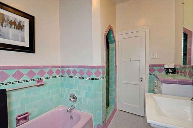 Interior Photo - 335 S Cloverdale Ave