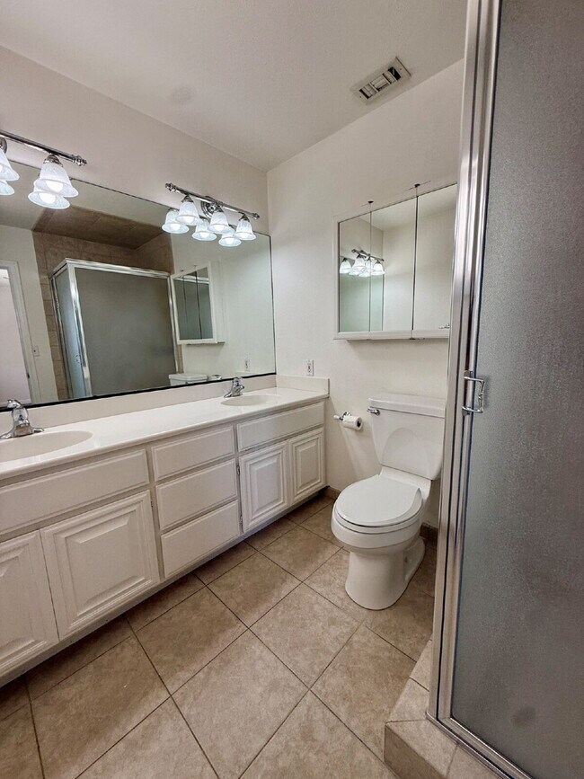 Building Photo - "Spacious 4-Bedroom Gem with 3 Full Baths in Cypress!"