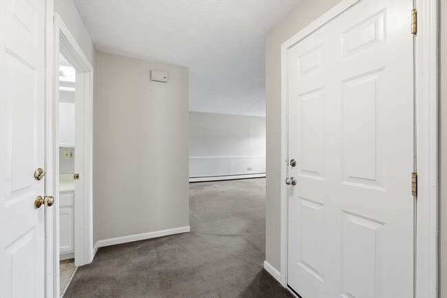 Building Photo - 146 Hecla St