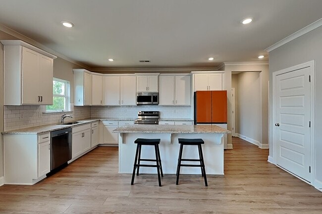 Building Photo - 1121 Camellia Ridge Dr