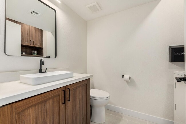 Building Photo - 222 W Brown Rd