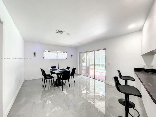 Building Photo - 1751 SW 30th Pl
