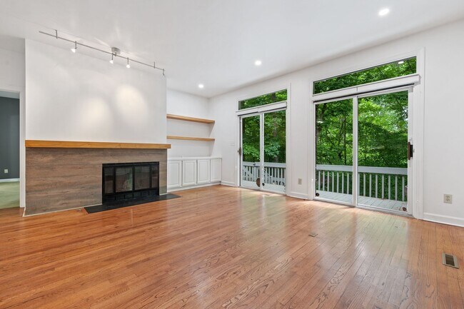Building Photo - Bolin Creek 4 Bedroom House with Fabulous Forest Views Available May 15!