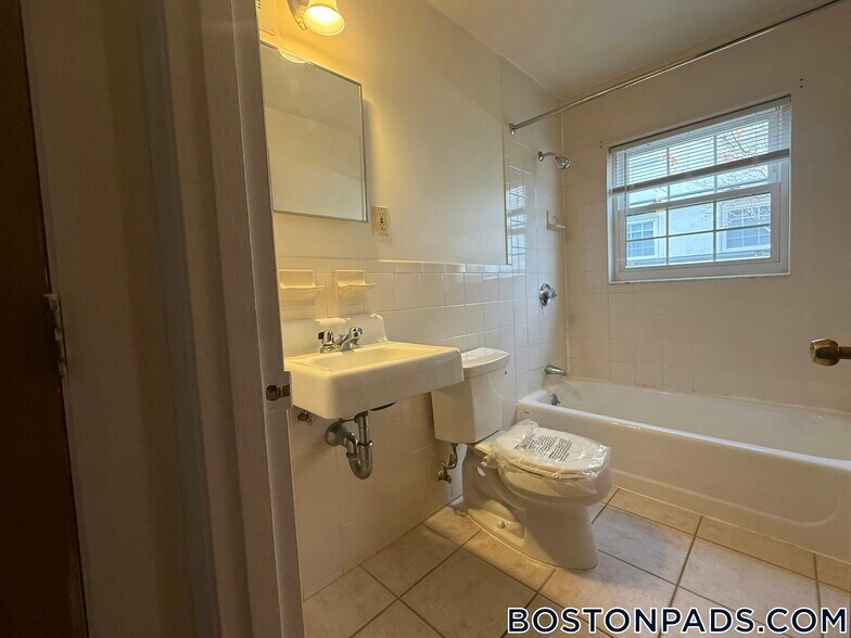 Building Photo - 11 Brattle St