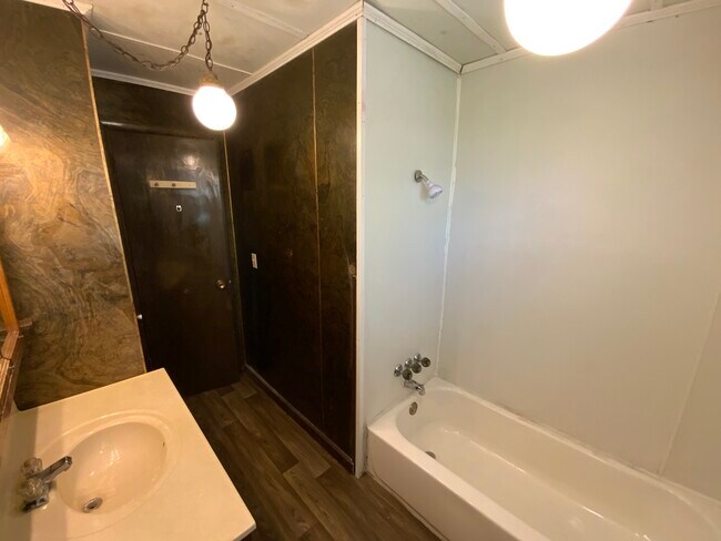 Building Photo - 921 Martin St