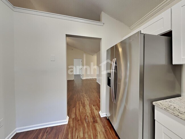 Building Photo - 7 Hazeltine Ct