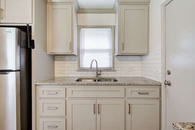 Building Photo - Charming 3-Bedroom Home Near the Capitol –...