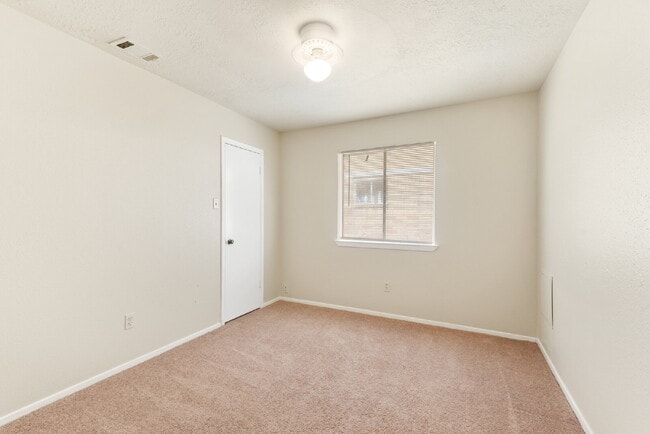 Building Photo - 2602 Orion Dr
