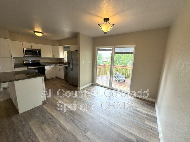 Building Photo - 1480 Hiawatha Dr