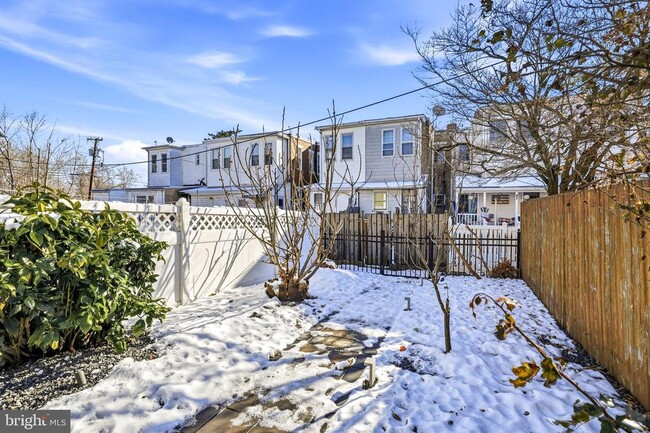 Building Photo - 346 E Union St