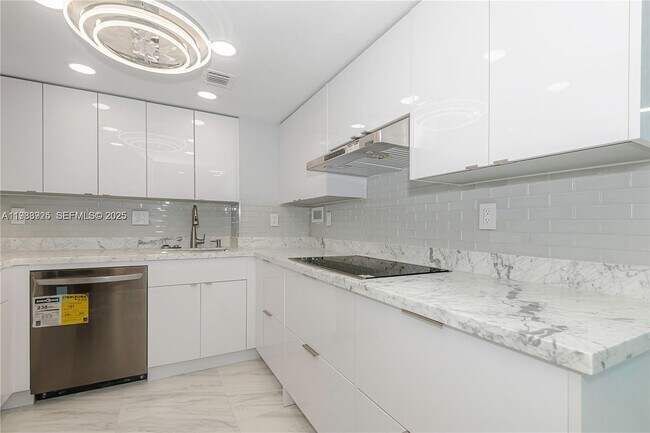 Building Photo - 3180 S Ocean Dr