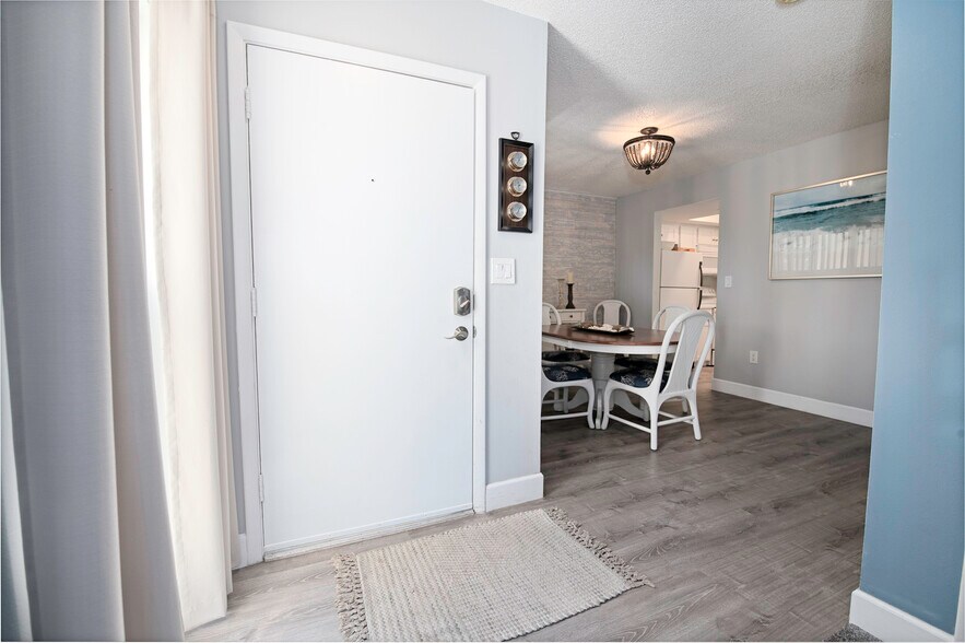 Building Photo - 6300 A1A S