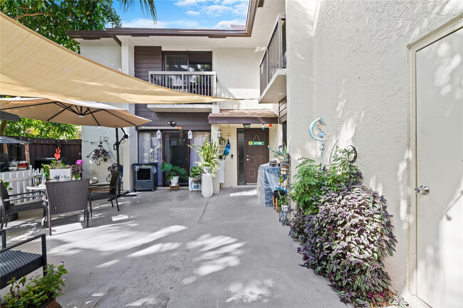 Building Photo - 3387 Cocoplum Cir