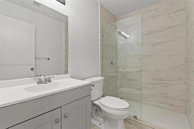 Building Photo - 6255 SW Kendale Lakes Cir