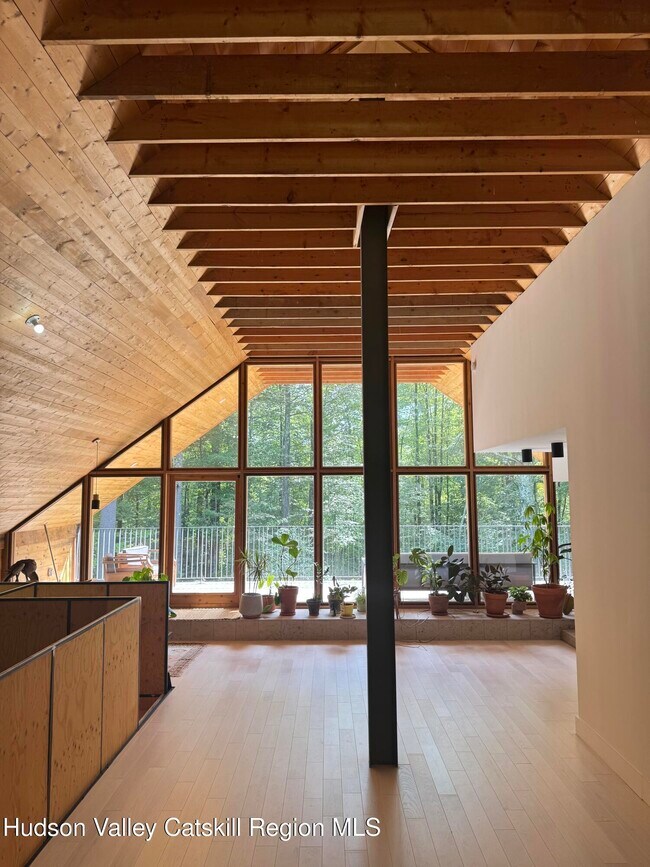 Building Photo - 155 Cedar Dr