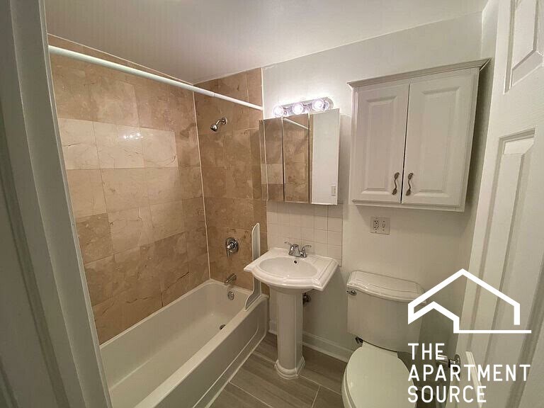 Building Photo - 6504 N Washtenaw Ave