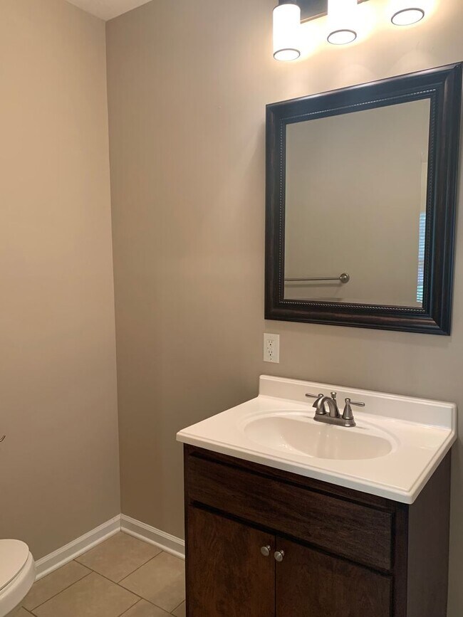 Building Photo - Modern comfort and privacy in the heart of...