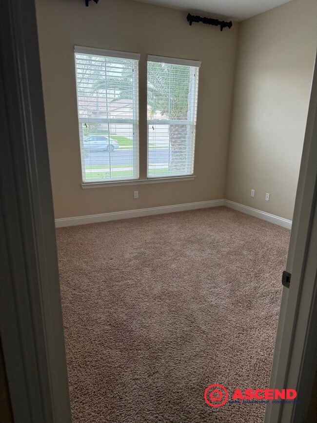 Building Photo - Stunning 4 bedroom + office in Seven Oaks!