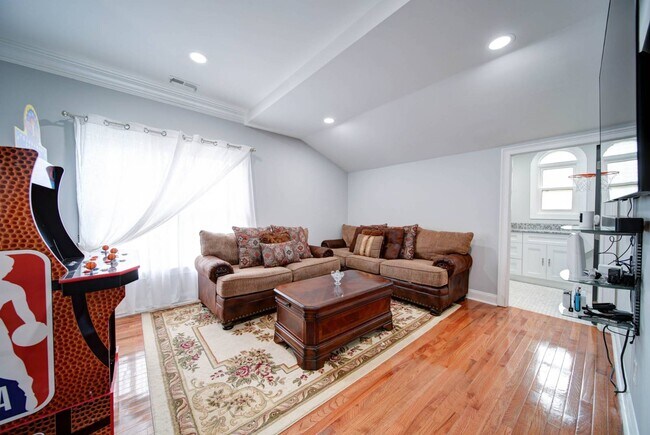 Building Photo - 119 Plantation Dr
