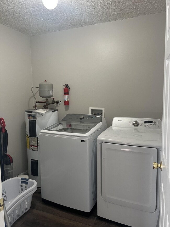 Building Photo - 822 Waterfield Dr