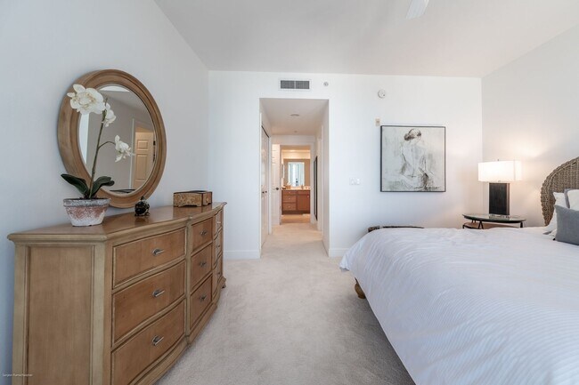 Building Photo - EXECUTIVE VACATION RENTAL