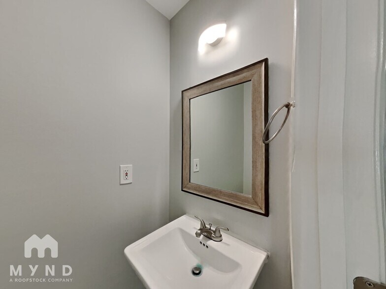 Building Photo - 5720 Raynor Rd