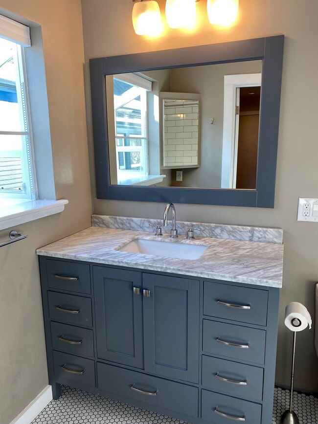 Master Bath - 1209 9th St