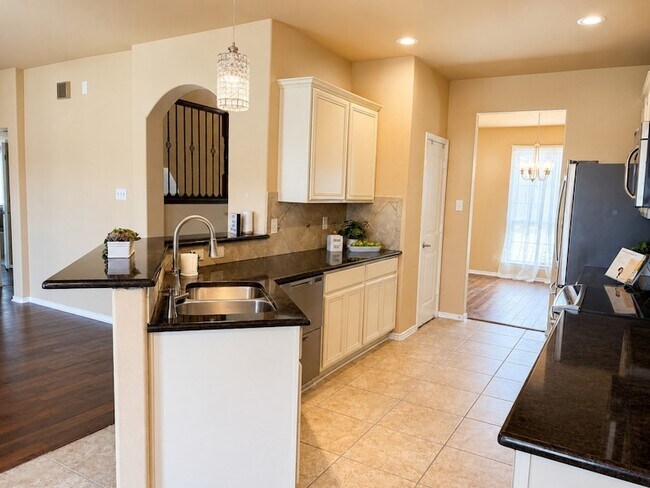 Building Photo - 1009 Cheyenne Dr