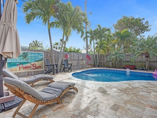 Building Photo - 2750 NE 10th Ave