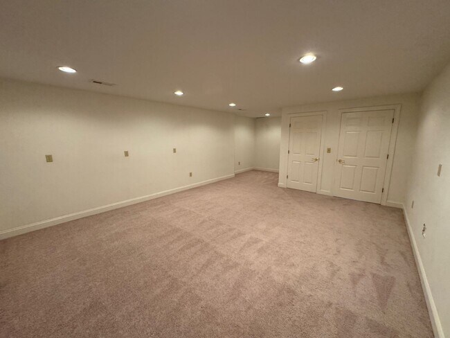 Building Photo - South AVL - Grand Residence in The Cotswol...