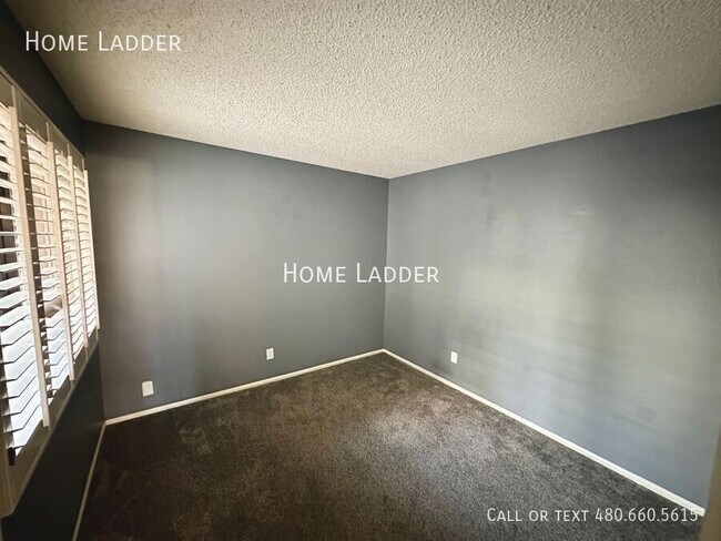 Building Photo - 1702 N Ventura Ln