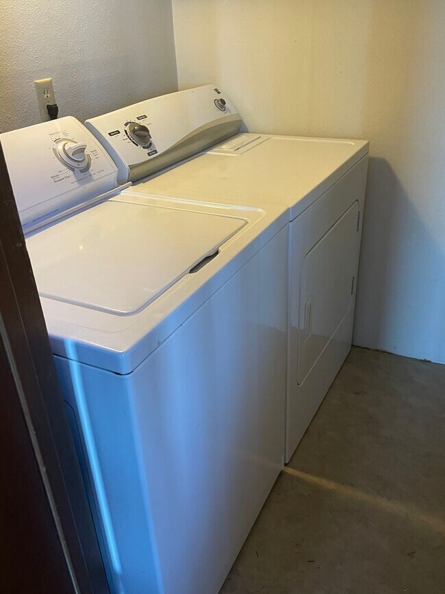 Building Photo - Comfortable View Home in Greenbank!