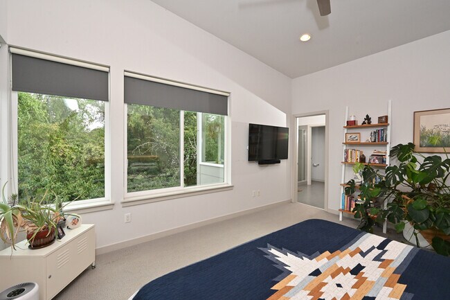 Building Photo - 3824 Renton Ave S