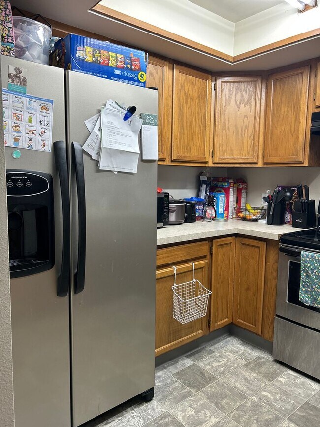 Building Photo - Century 21 Gold Rush - 3 bed, 2 bath (Fair...