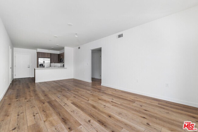 Building Photo - 5229 Willowcrest Ave