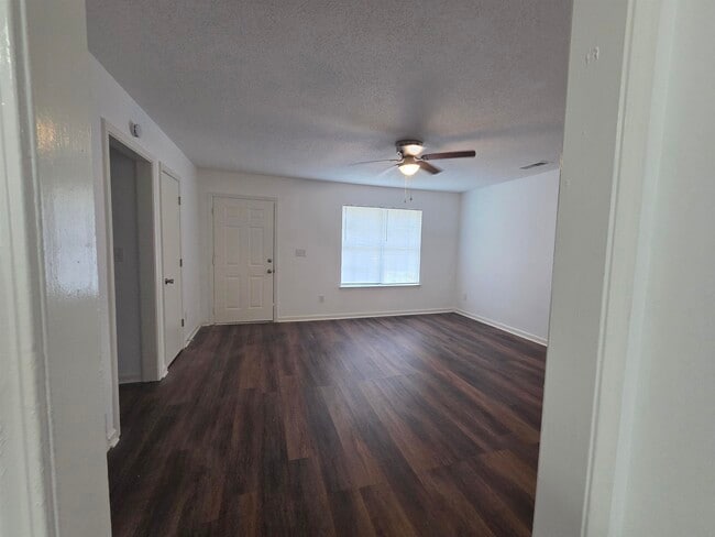 Building Photo - 2518 Derbyshire Ave