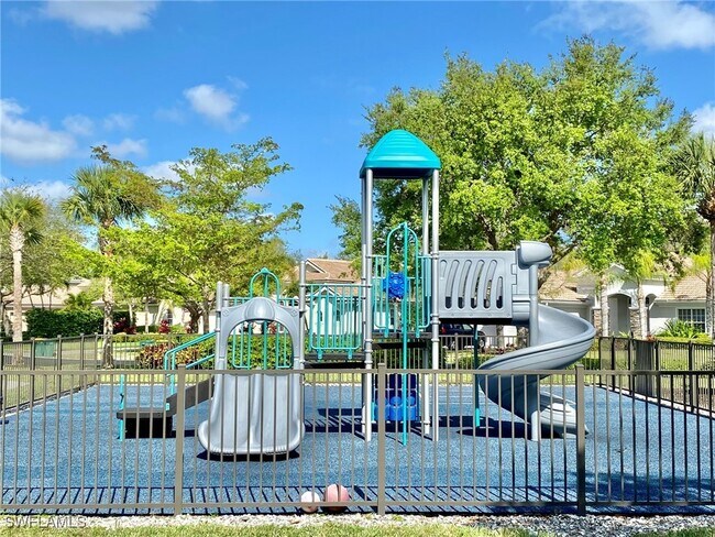 Building Photo - 15590 Vallecas Ln
