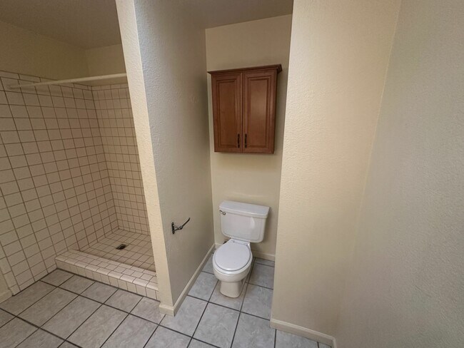 Building Photo - 784 W 37th St