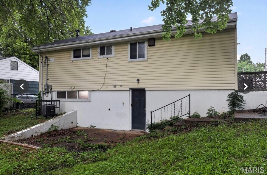 Building Photo - 7744 Ellington Dr