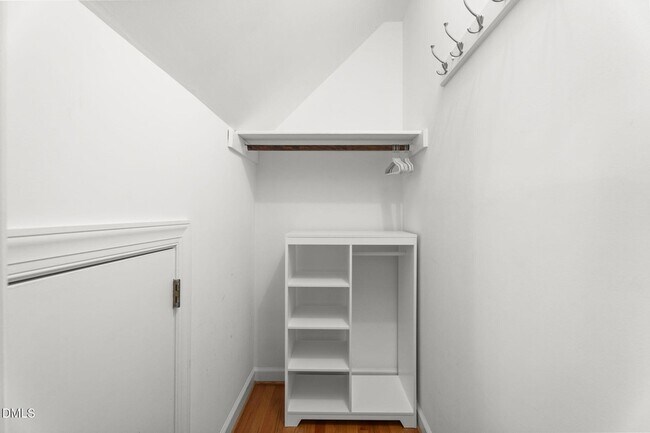Building Photo - 1011 New Chester Ct