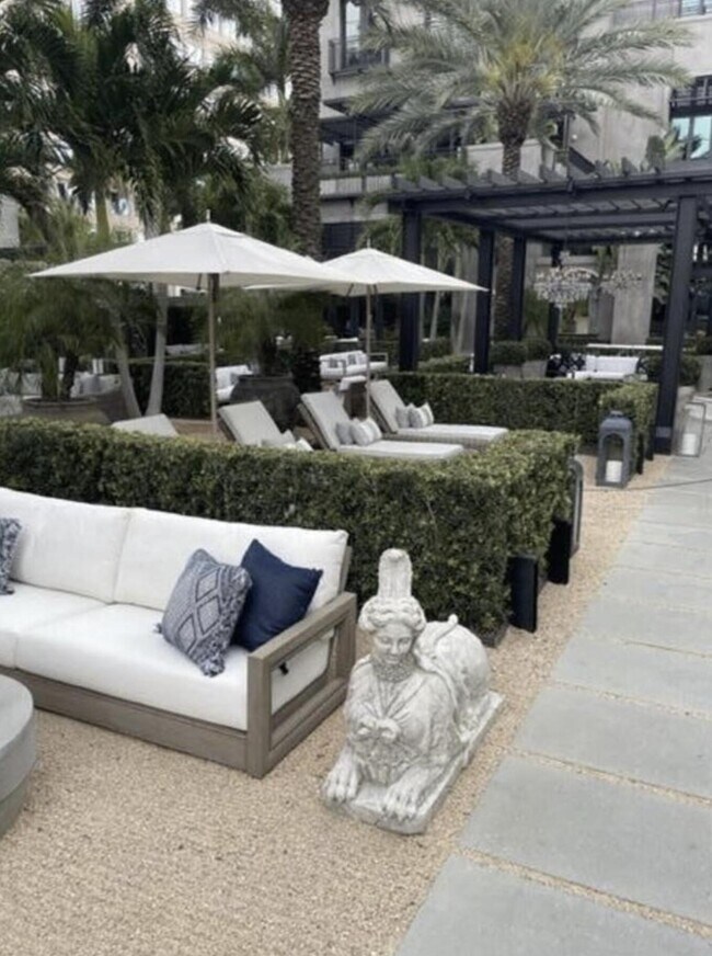 Building Photo - 3636 Whitehall Dr